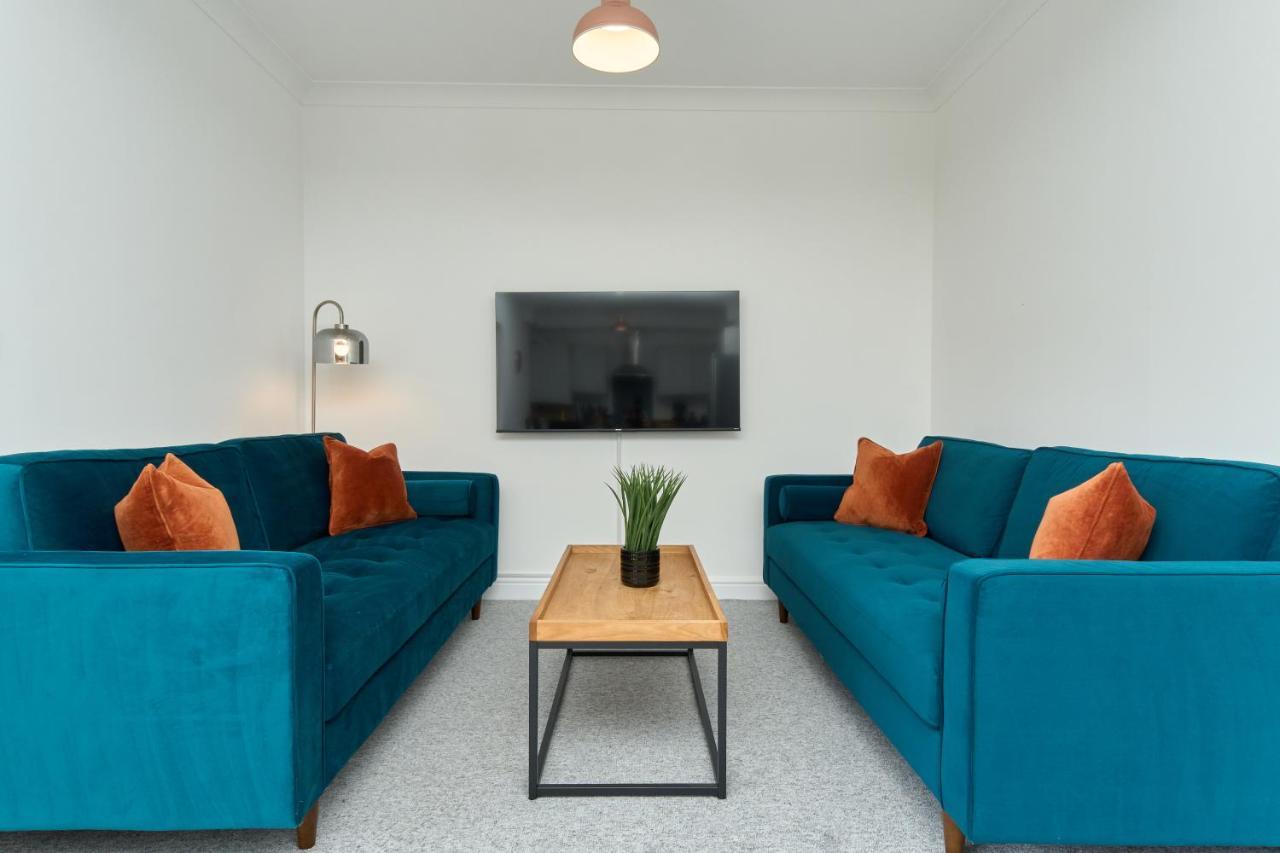 Beautiful 3 Bed Apartment In Bonchurch - Nr Ventnor - Large Outside Terrace & Parking - Dog Friendly - The Perfect Choice For Couples, Friends, Families - 5 Mins To Beach Екстер'єр фото