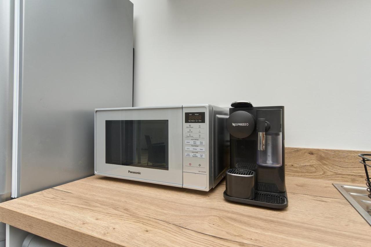 Beautiful 3 Bed Apartment In Bonchurch - Nr Ventnor - Large Outside Terrace & Parking - Dog Friendly - The Perfect Choice For Couples, Friends, Families - 5 Mins To Beach Екстер'єр фото
