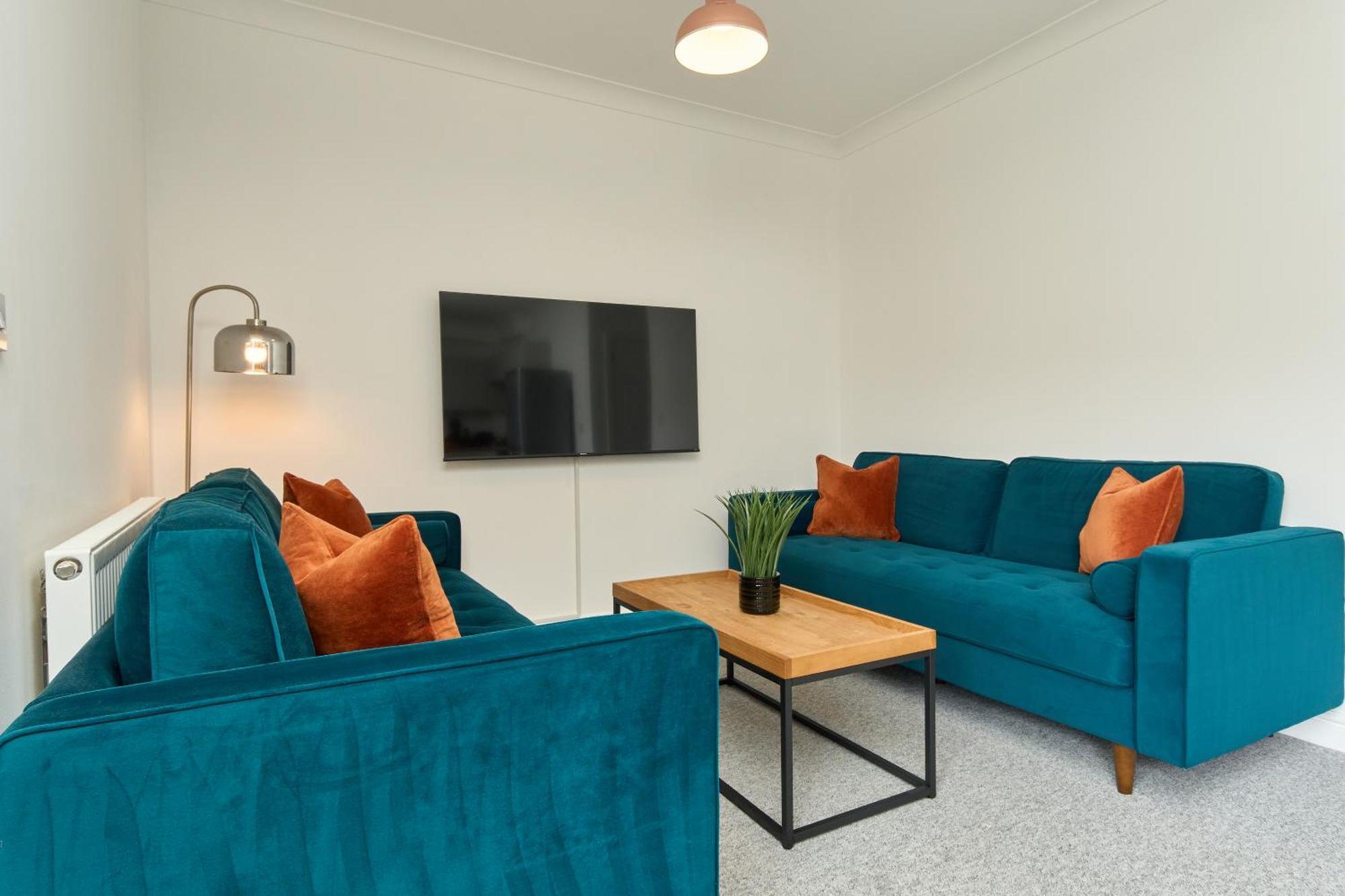 Beautiful 3 Bed Apartment In Bonchurch - Nr Ventnor - Large Outside Terrace & Parking - Dog Friendly - The Perfect Choice For Couples, Friends, Families - 5 Mins To Beach Екстер'єр фото